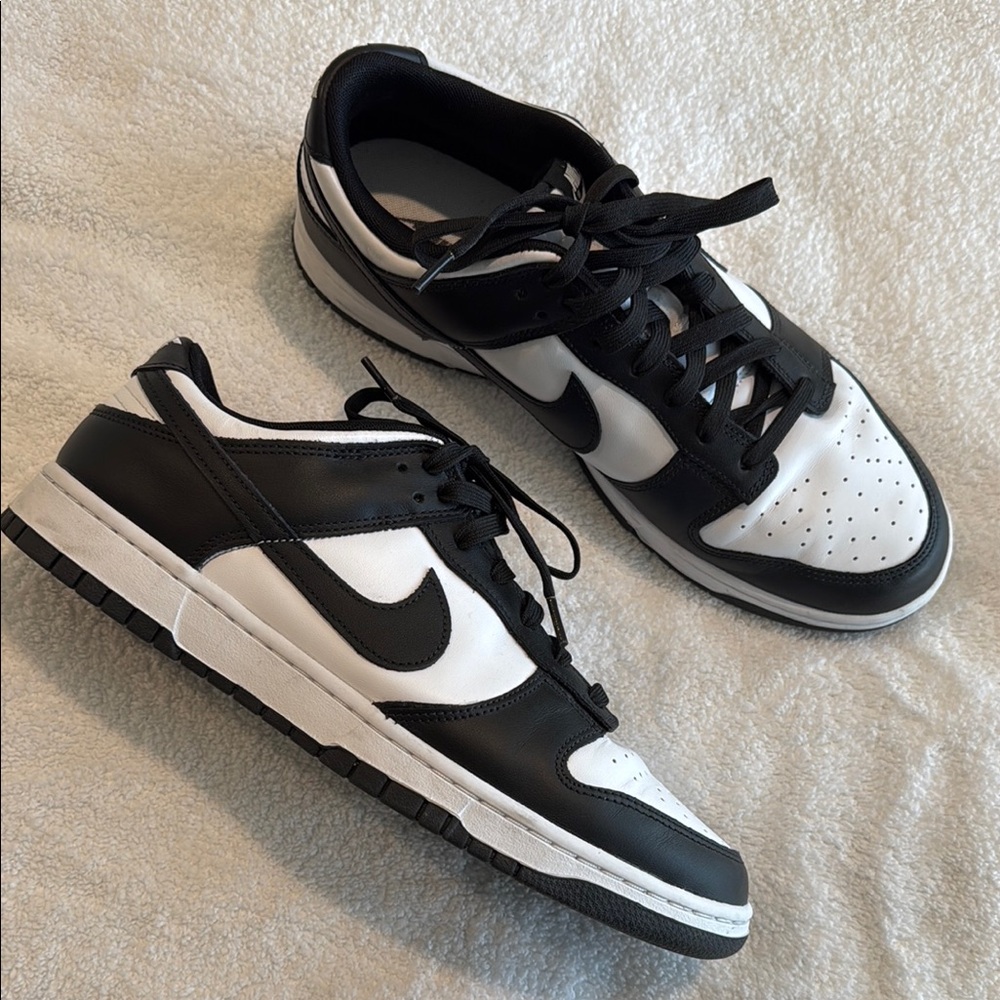 Nike Men's Black and White Sneakers